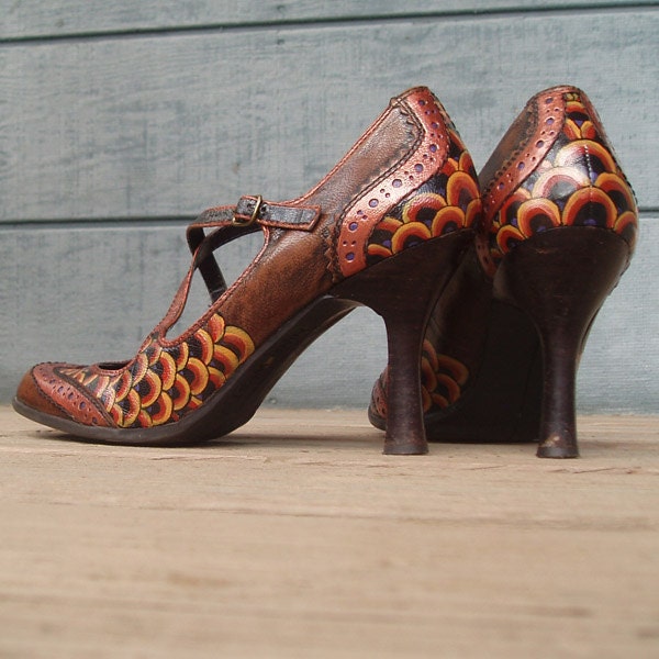 Rhymes with Fandango painted shoes W7.5