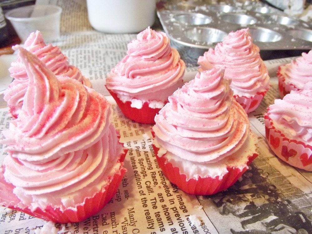 A Dozen Cupcake Bubble Bath Strawberry Shortcake Mini Cupcake Bubble Bath Fizzy
