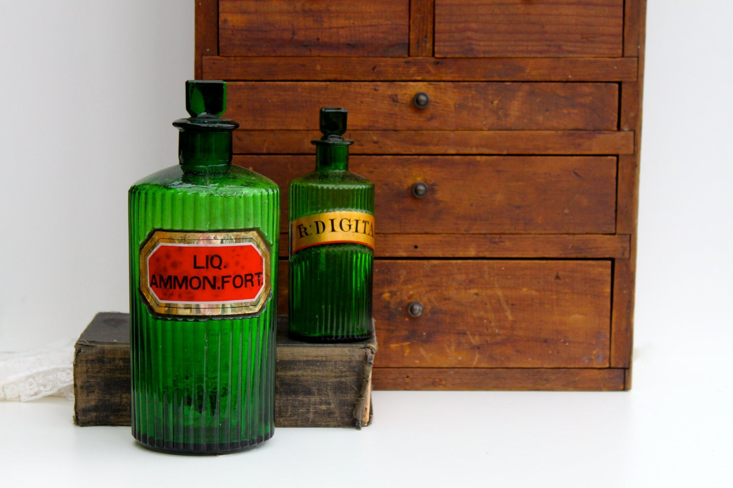 Antique apothecary bottle / Free shipping in the USA