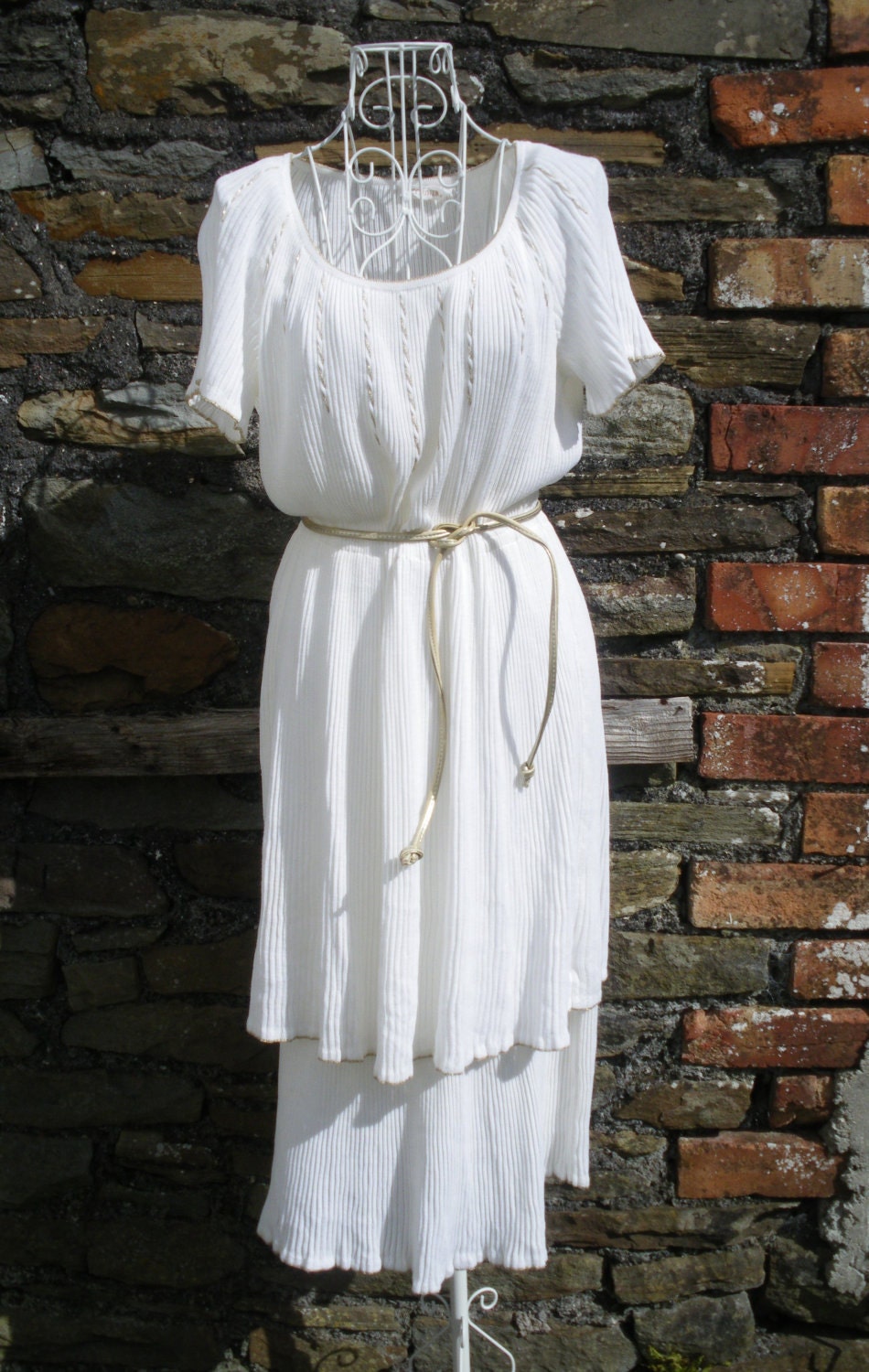 Vintage knitted crochet pleated ribbed tier angel bell sleeve Dress 10 8 cream with gold pleat