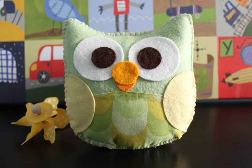Owl Plush Felt Toy - Nursery Decoration - Party Favors - Mr. Alessandro The Owl