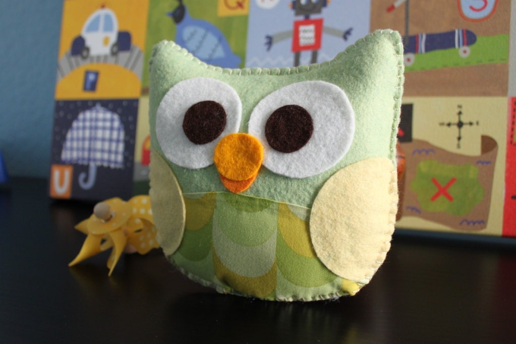 Owl Plush Felt Toy - Nursery Decoration - Party Favors - Mr. Alessandro The Owl