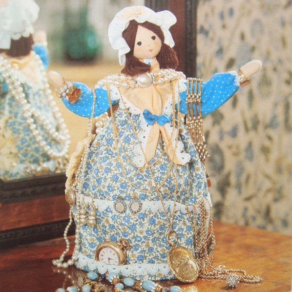 vintage LADY'S MAID jewelry holder sewing pattern (80s)