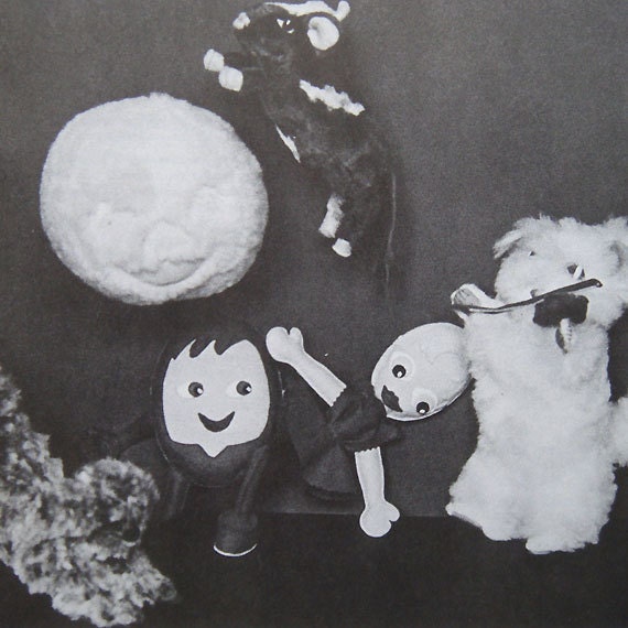 vintage HEY DIDDLE DIDDLE sewing pattern (moon, cow, cat, dog, dish & spoon) (70s)
