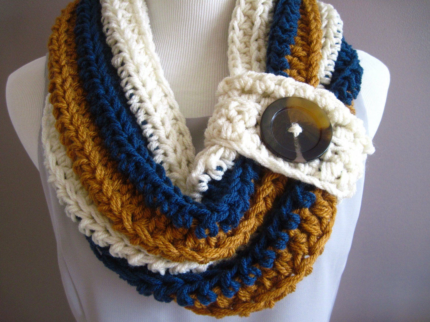 PATTERN Chunky Bulky Button Crochet Cowl:  Off White, Windsor Blue, Honey Brown - pdf PATTERN