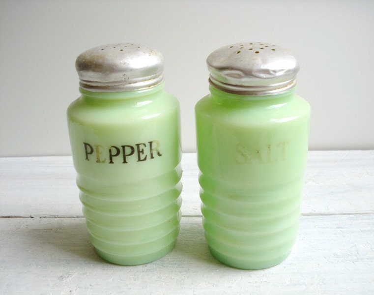 Vintage Jeannette Jadite Beehive Salt & Pepper Shakers