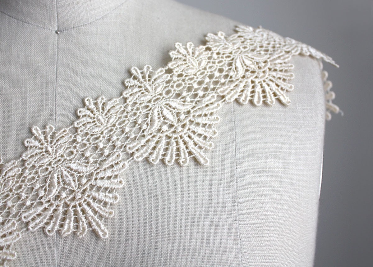 VENICE LACE - 10 Yards - Antique Cream French Style Fan Venice Lace