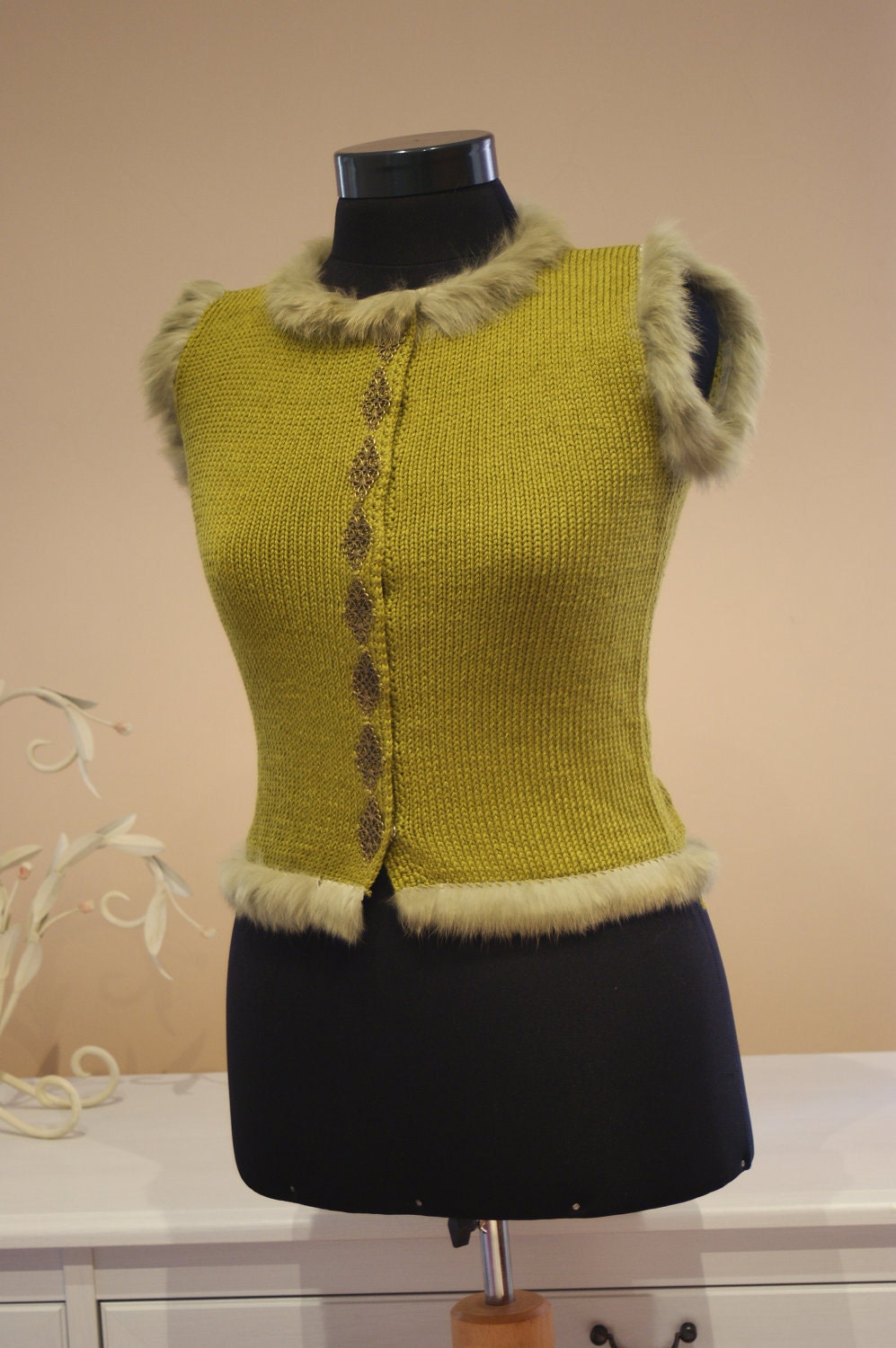 Green Vest Blouse With Green Fur Trimming,Filigree Metalwork Embellishment/High Fashion Women Girl Clothing