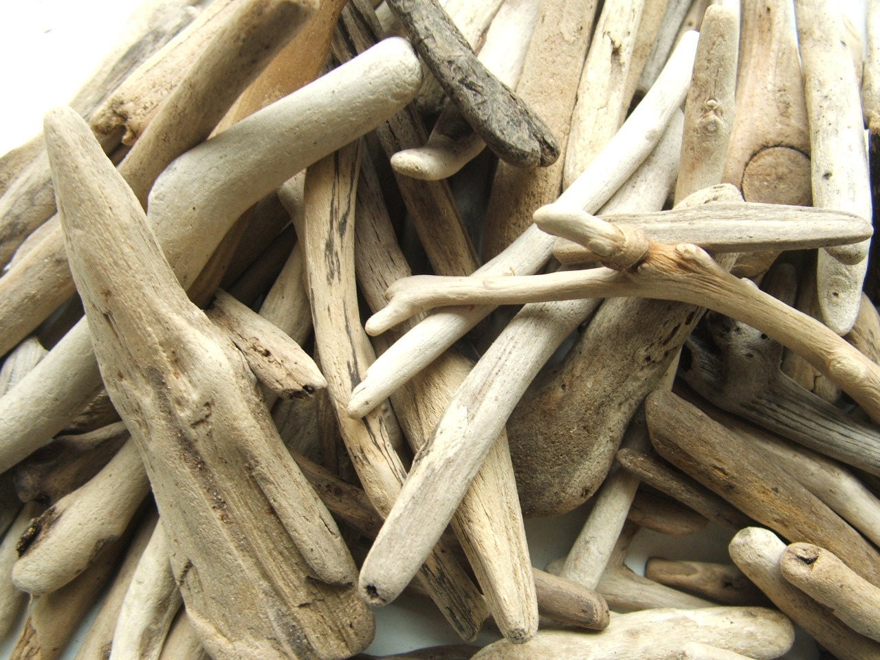 100 Driftwood Supplies Pieces 1 1/2 to 4 1/2 inches For Crafts and Projects