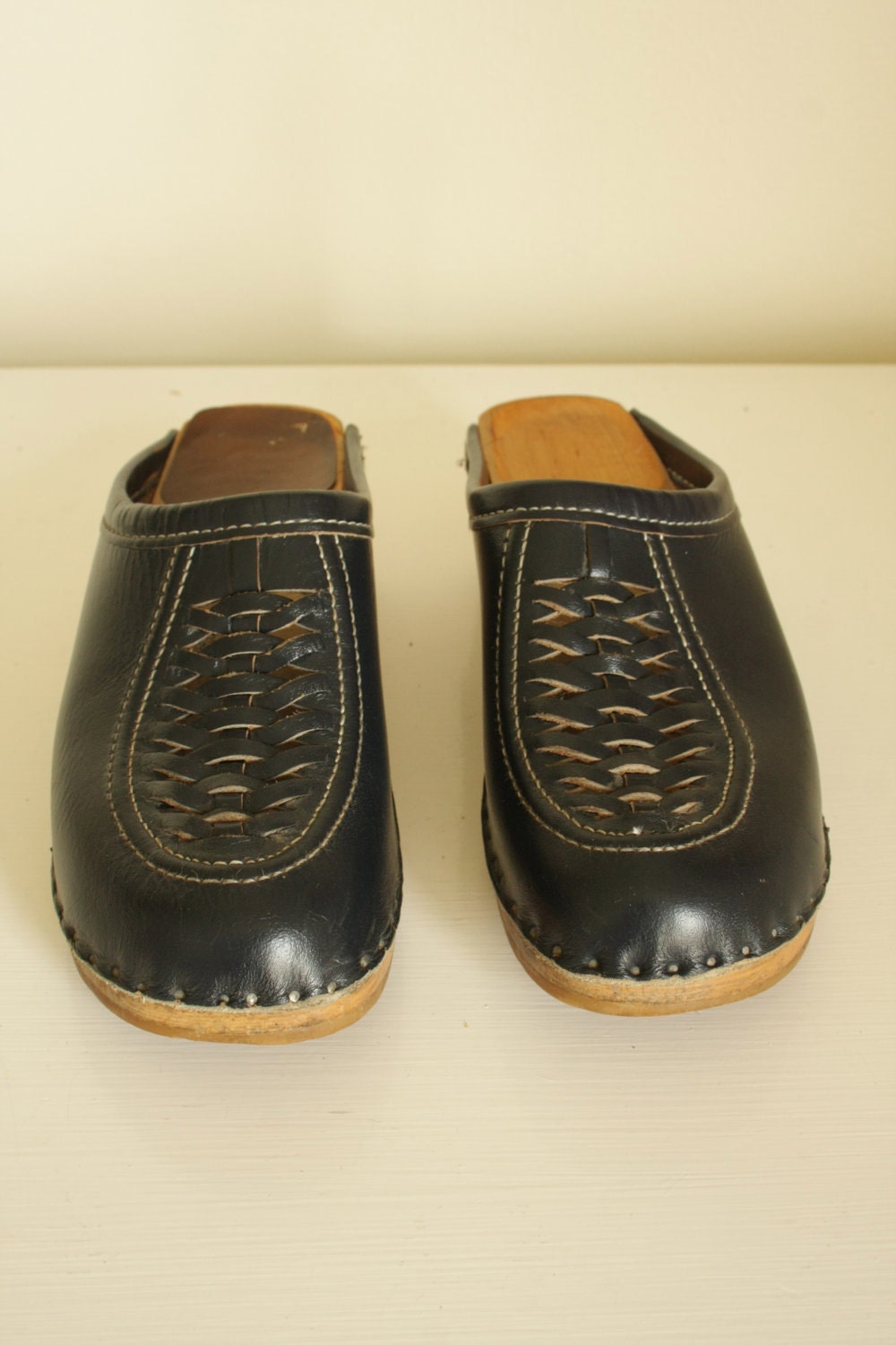 Vintage Navy Blue Leather Clogs// size 36
