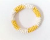 crochet bracelet in sunshine yellow & white - bangle spring fashion