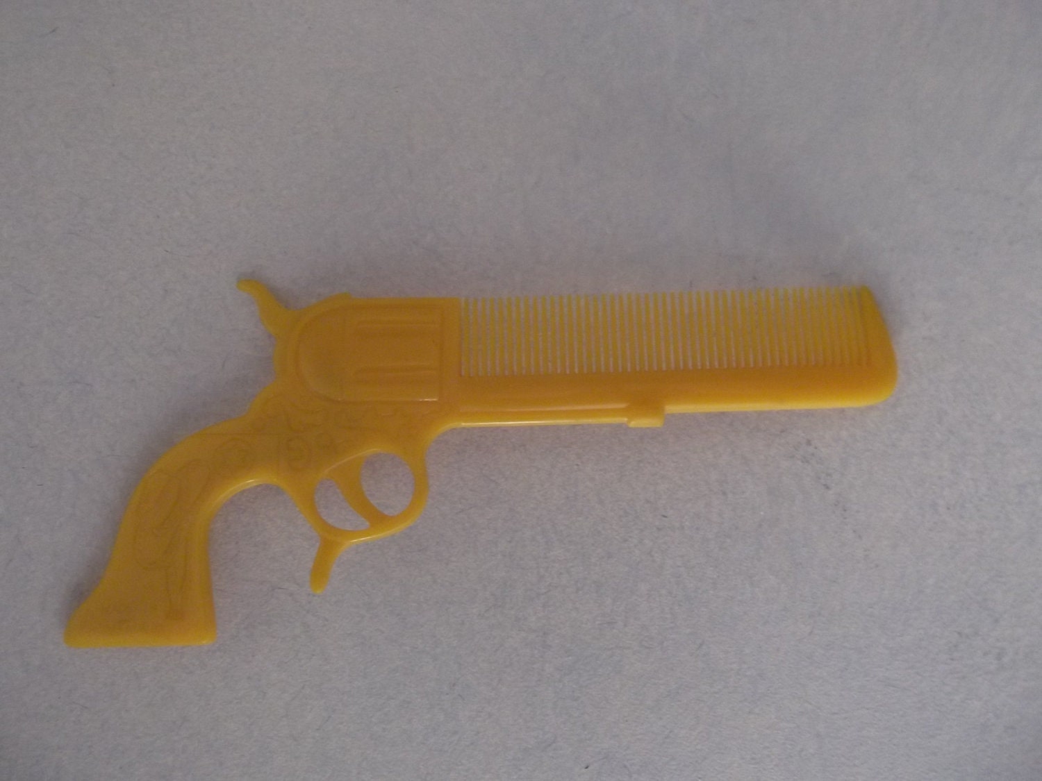 Kitschy 1950s Hand Gun Shaped Comb FREE SHIPPING