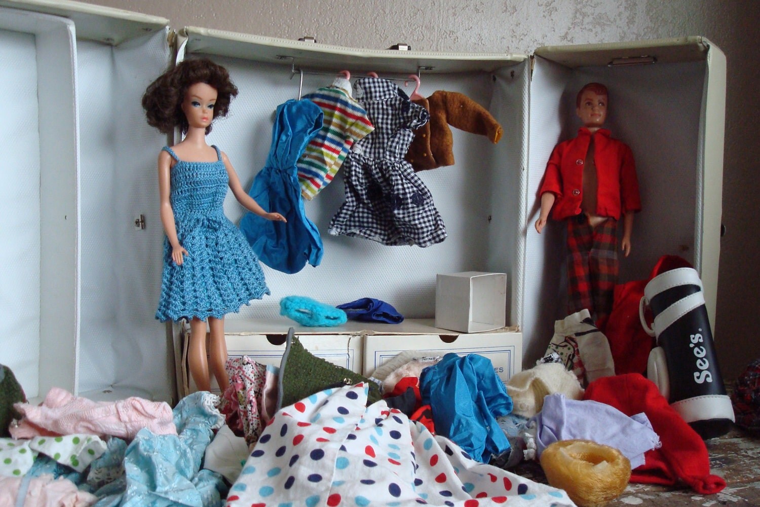 Vintage Barbie Doll 1962 Fashion Queen Barbie (Midge) 1964 Barbie and Skipper Case with 1960 Allen