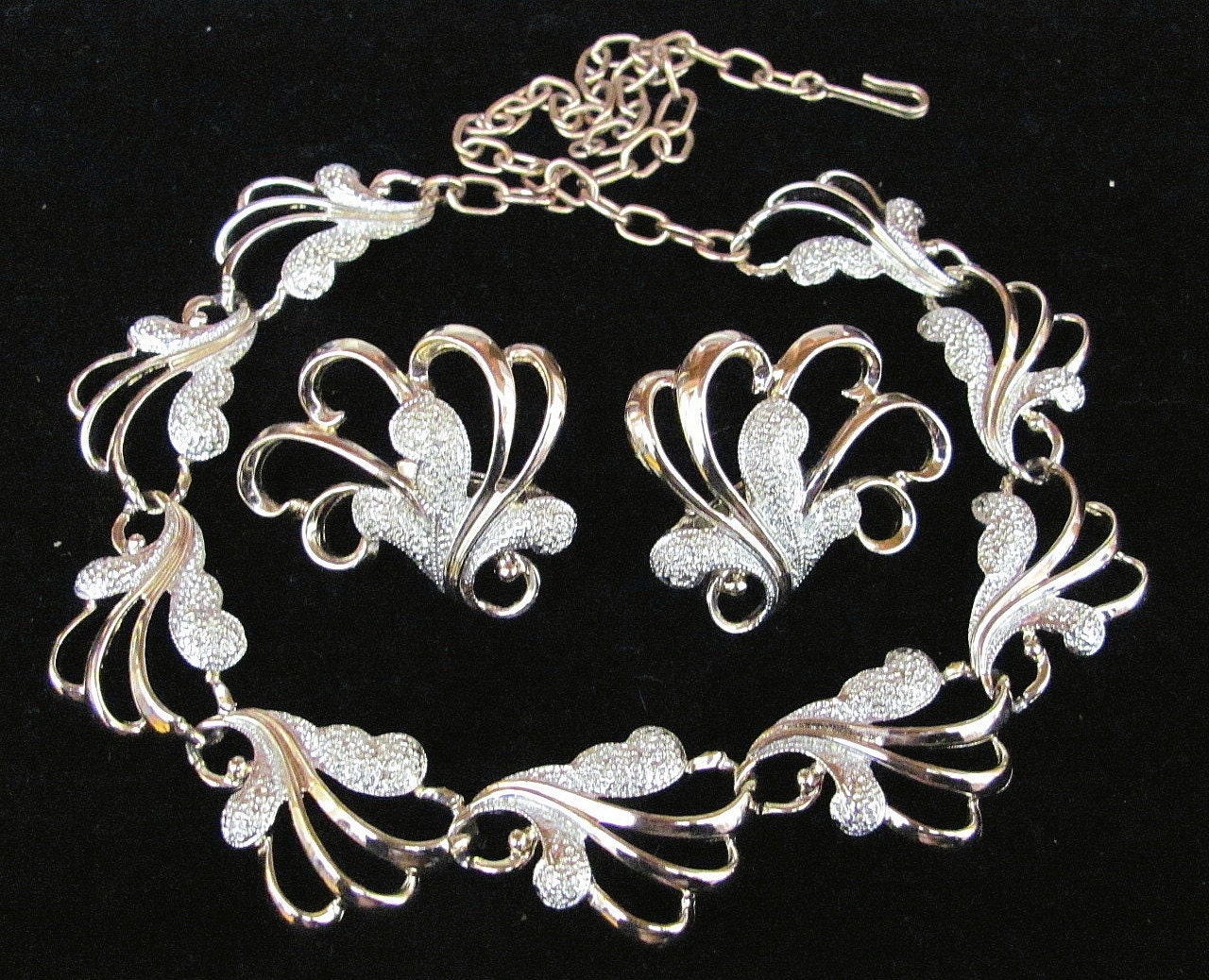 VINTAGE Sarah Coventry Necklace, Bracelet and Earrings - Grand Parure