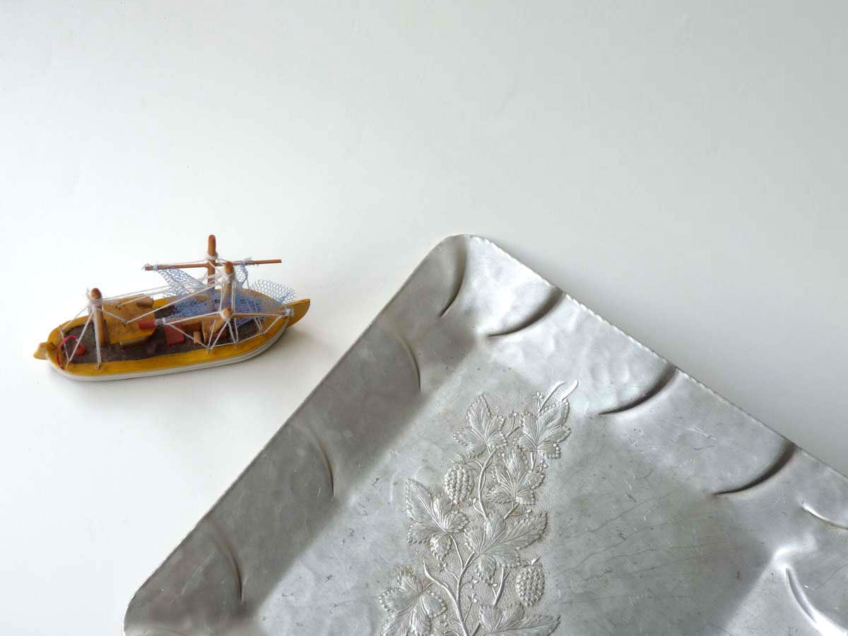 Hammered Aluminum Tray, Square, Everlast Tray with raspberry design