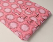 Kindle fire gadget pouch : Amy Butler wreath print in pink with ruffle flap.