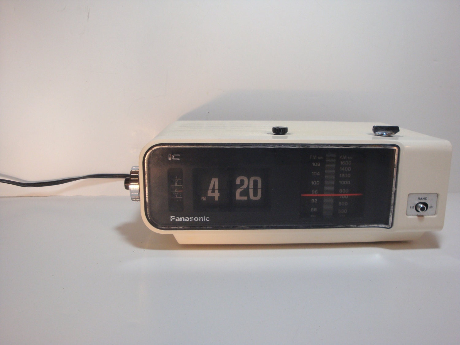 Vintage Panasonic Flip Clock Radio and Alarm