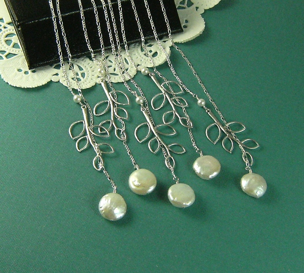 Bridesmaid Gift Set of Five  Freshwater Coin Pearl and Leaf Lariat Style Necklaces, Bridesmaid necklace, Bridesmaid Jewelry, Wedding jewelry