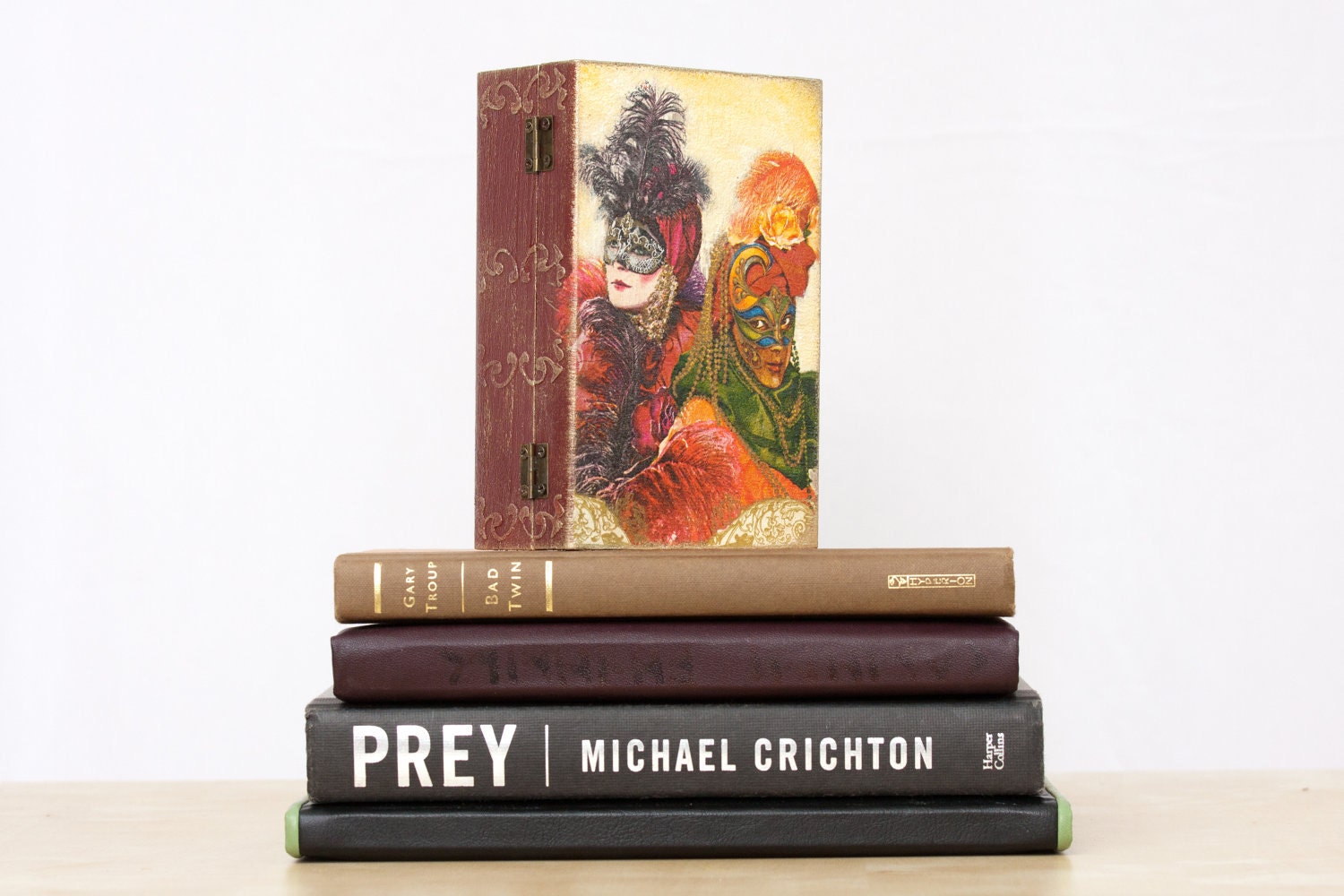 Art Jewelry Box, Carnival Book box, Maskarade, Vintage Book Inspired / Teacher Gift Idea ohtteam