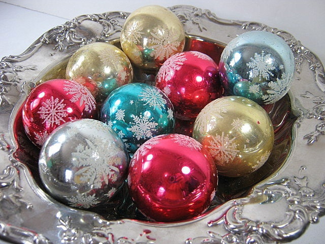 Vintage MERCURY Glass ORNAMENTS Christmas Snowflake Set/9