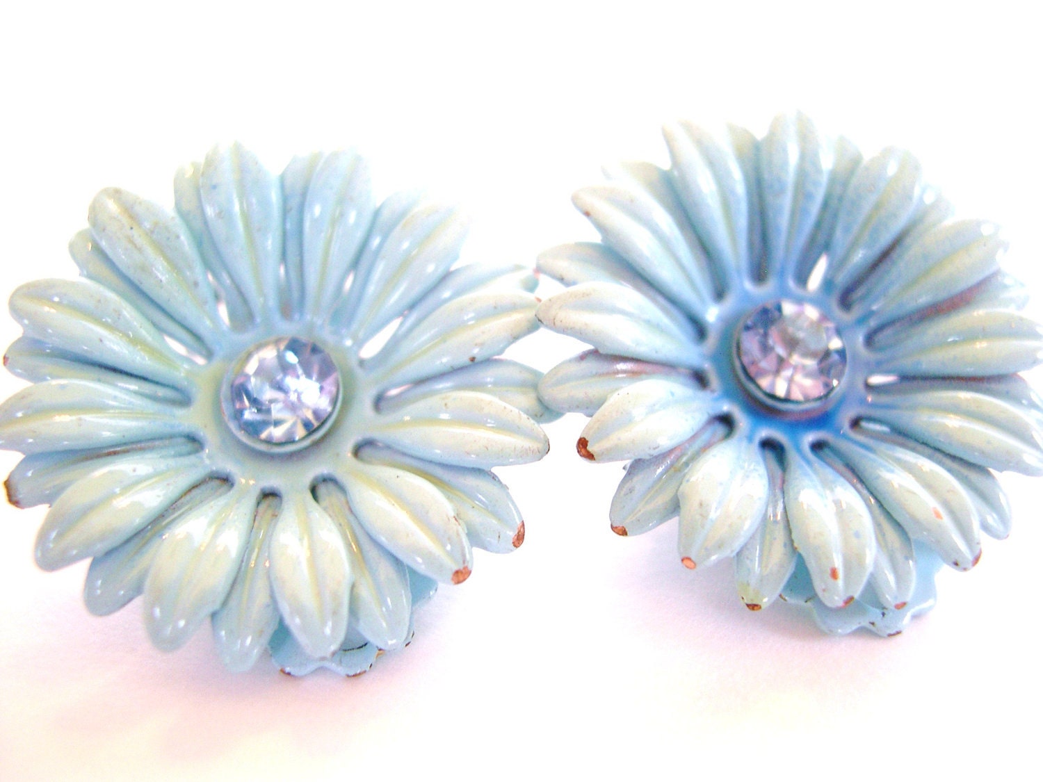 Vintage Enameled Daisy Clip Earrigs 50's - Baby Blue (97)