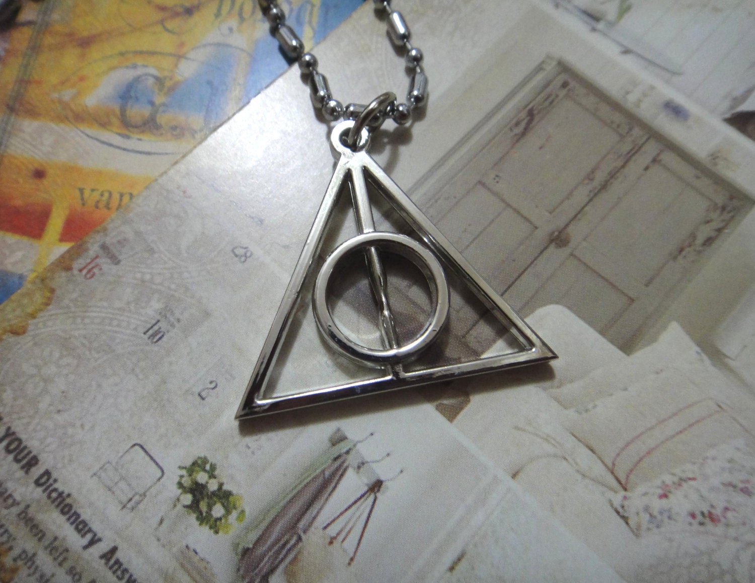 Harry Potter necklace, Silver metal Deathly Hallows Symbol
