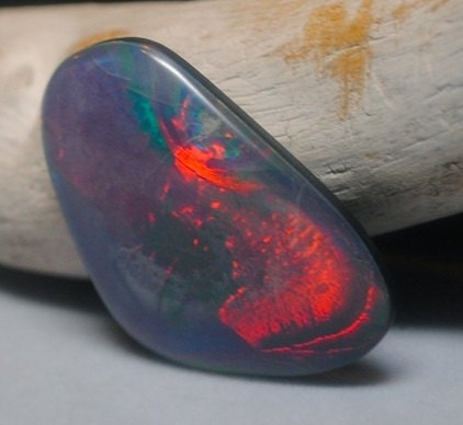 HOLOGRAM (Spencer opal triplet cabochon)