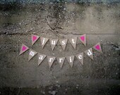 Just married burlap banner with pink hearts