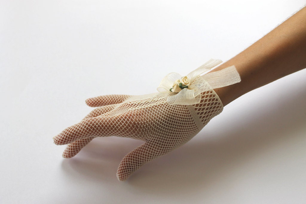 Ivory or White Lace Bridal Gloves, Bride Gloves, Bridal Mittens, Floral Wedding Lace Gloves, Vintage Bride Accessories - Victorian Grace