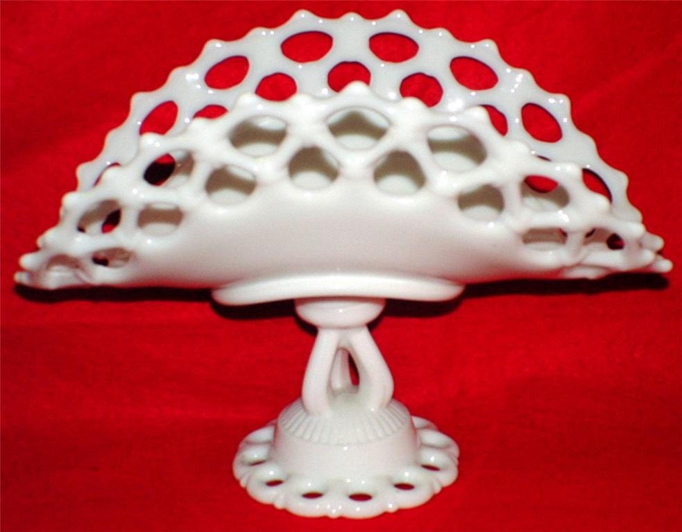 Westmoreland White Milk Glass BANANA BOWL Doric Pattern In Excellent Condition