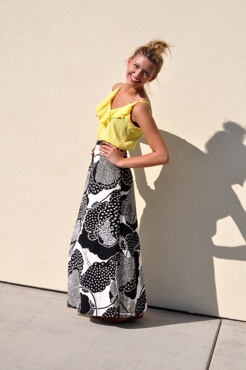 Vintage maxi skirt in black and white floral pattern / a line / 60s or 70s