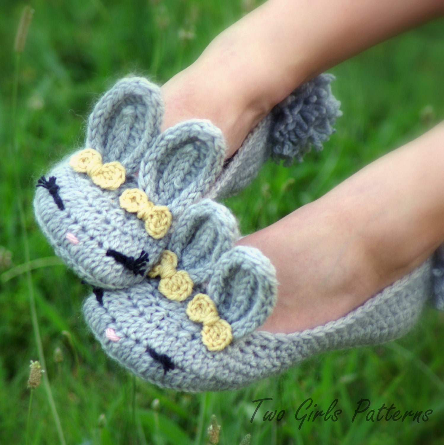 Women's Slippers The Classic Year-Round Bunny House Slipper PDF crochet pattern - Women's sizes 5 - 10 - Pattern number 212 Instant Download