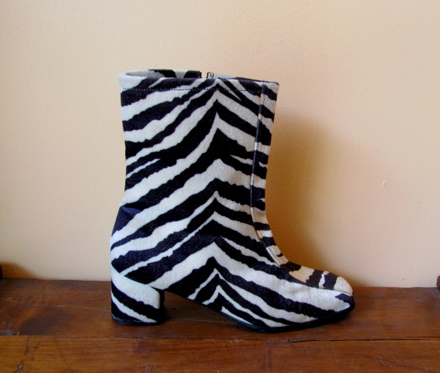 90's ZEBRA FUR vintage Blk White Striped Chunky Punk Zip Up Boots 8.5