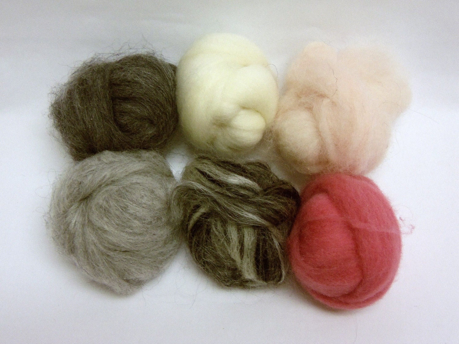 Fiber assortment, loose wool roving, needle felting supplies, Wooly Buns in Little Lamb, 1.5 oz