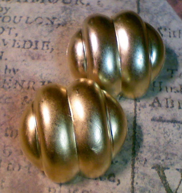 2 Chunky Vintage Gilded Gold Ribbed Plastic Buttons 1 Inch 25mm