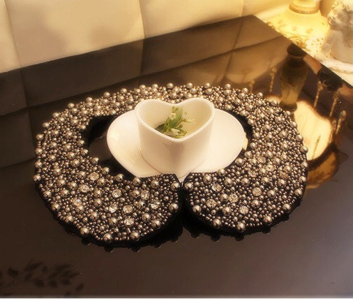 A Handmade Chic Rhinestone & Metal bead Decorate collar