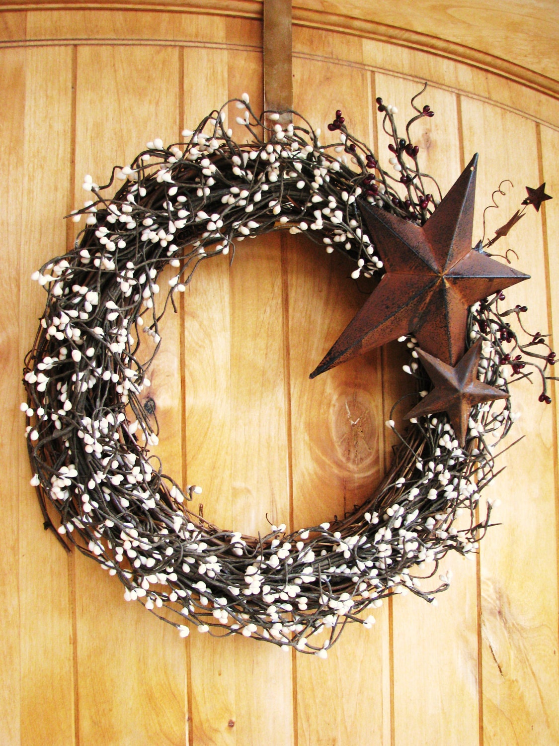 RUSTIC COUNTRY PRIMITVE Star Wreath-Creamy Antique White Grapevine Wreath-Berry Door Wreath-Scented Cinnamon Vanilla-Choose Scent