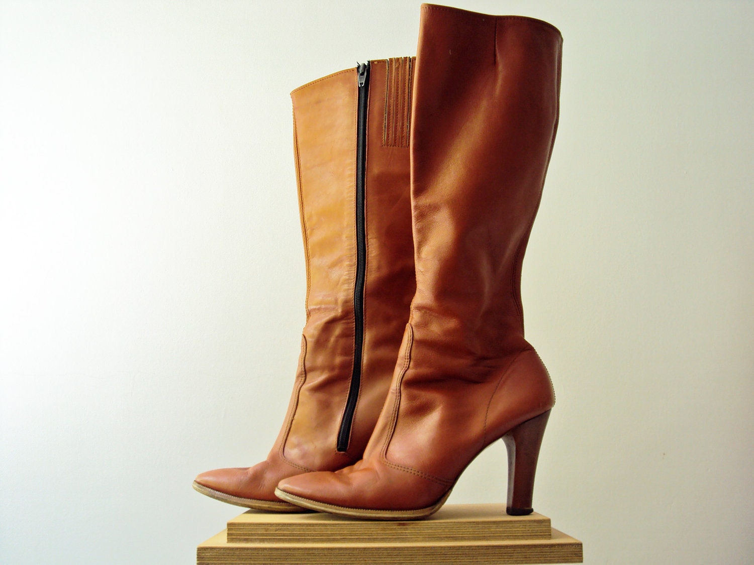 Vintage 70s Honey Tan Boho Boots Leather Round Toe High Stack Heel