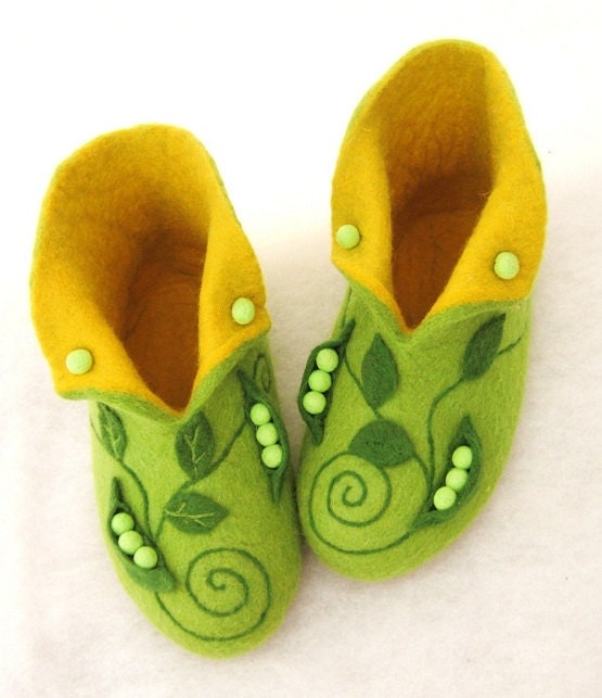 High felted slippers. Peas.