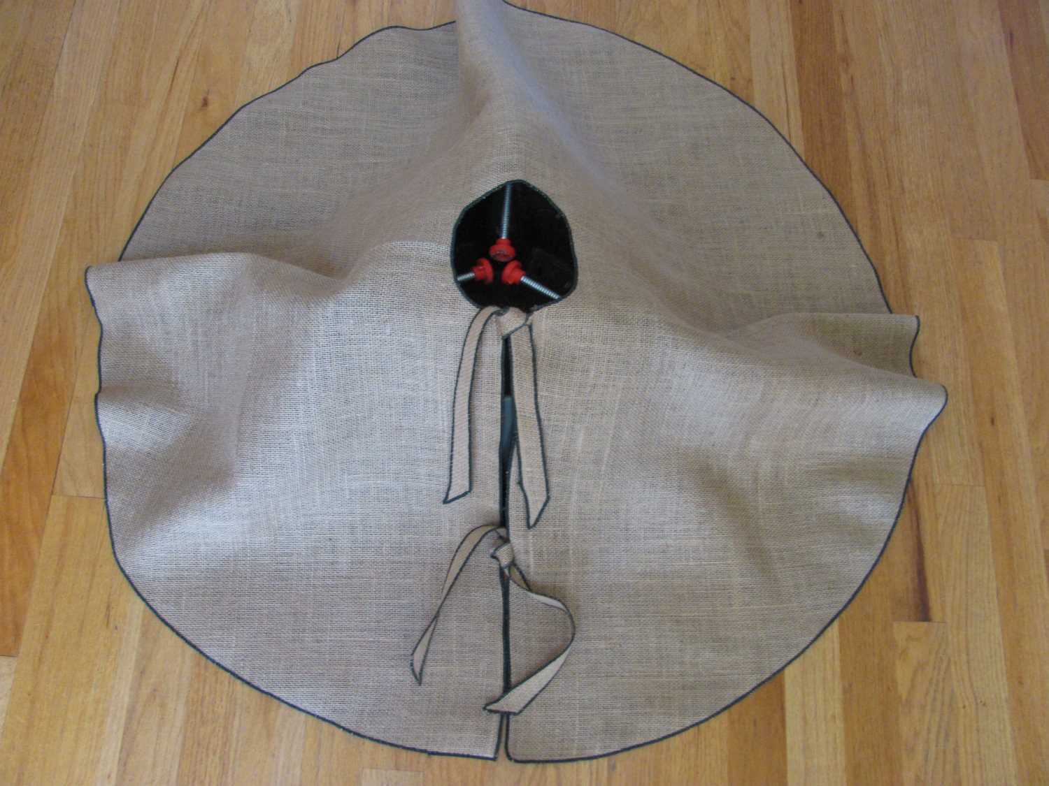 Burlap Christmas Tree Skirt 40" LINED - green edge - Ready to ship