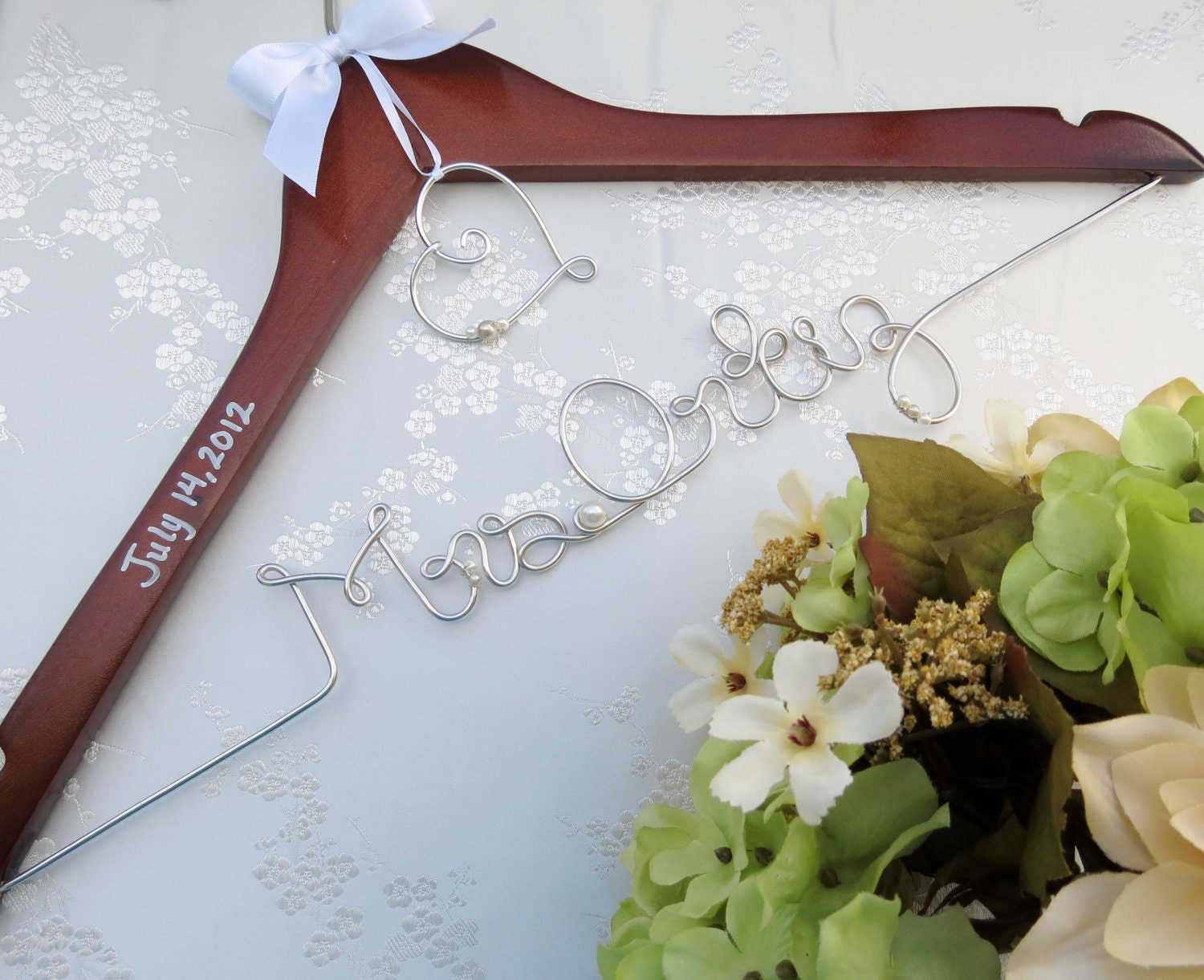 Personalized Hanger for Bride and Bridal Party, Heart Charm or Monogram, Shower Gift, wedding Dress Hanger