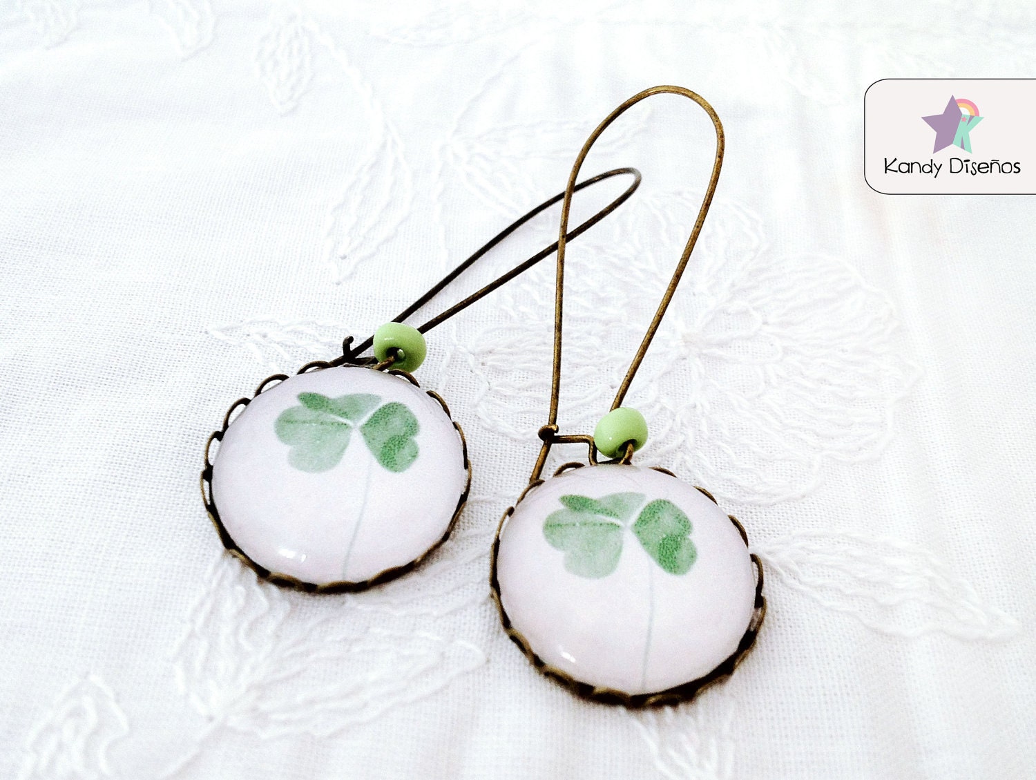 Clover vintage earrings. Botanical earrings. Clover pendant in bronze lace setting, hoop earrings. Happiness earrings. Spring summer earring