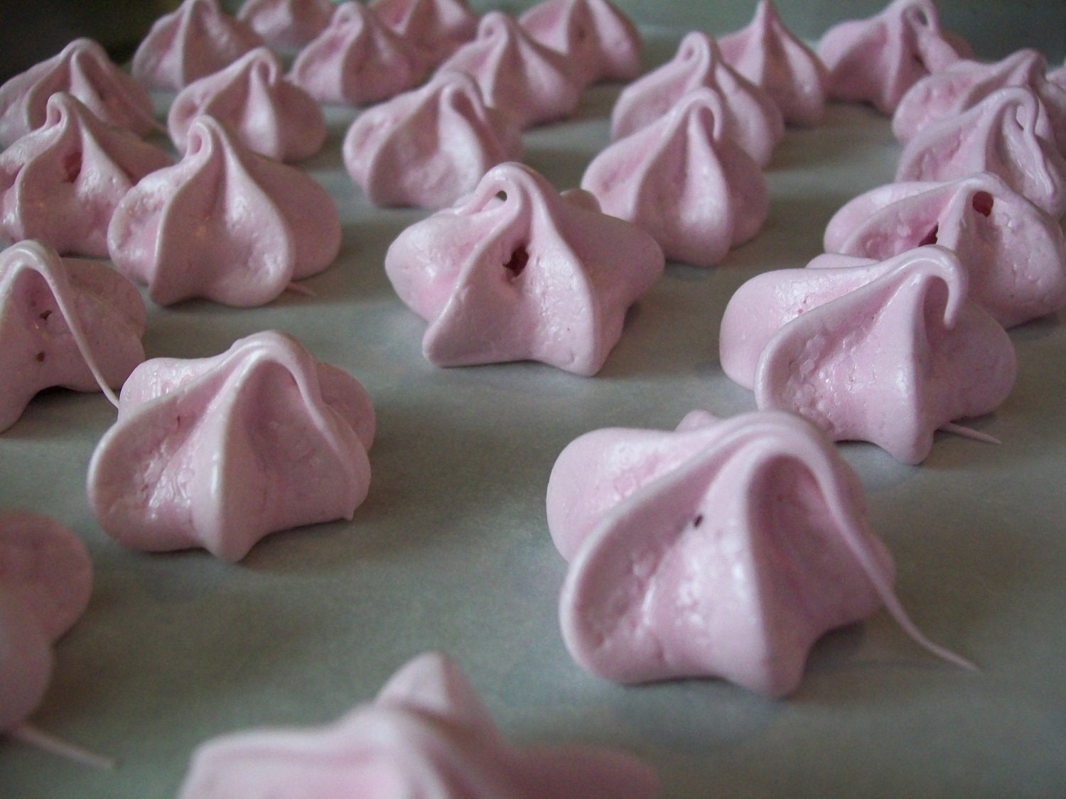 Raspberry Meringue Kisses