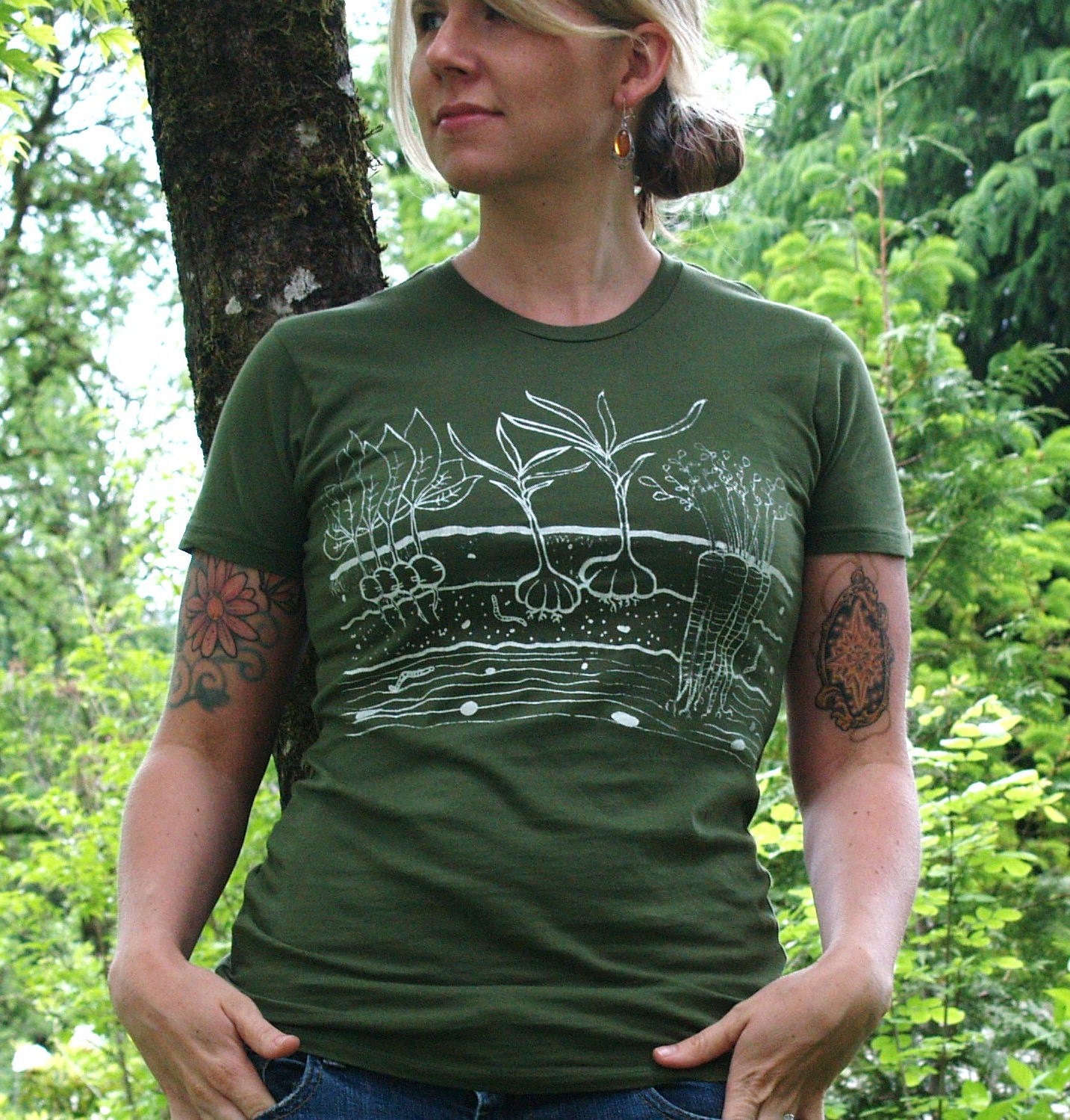 Womens T Shirt - SMALL - Army Green - Vegetable Garden With Garlic, Carrots, Radishes