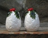 Christmas Salt Pepper Lefton 6061 White Holly and Berries