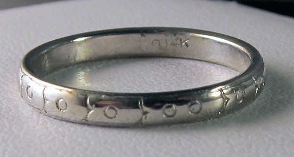 Beautiful 14k White Gold Antique Finely Engraved Band Size 7