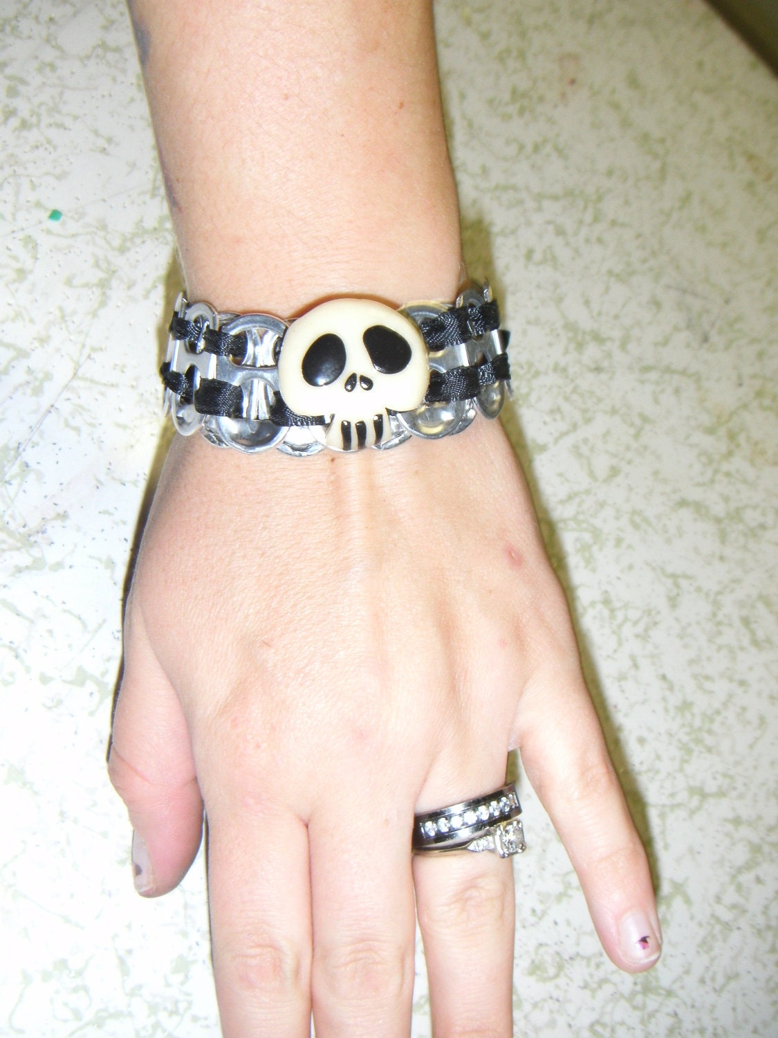 Soda tab bracelet with glow in the dark Skull