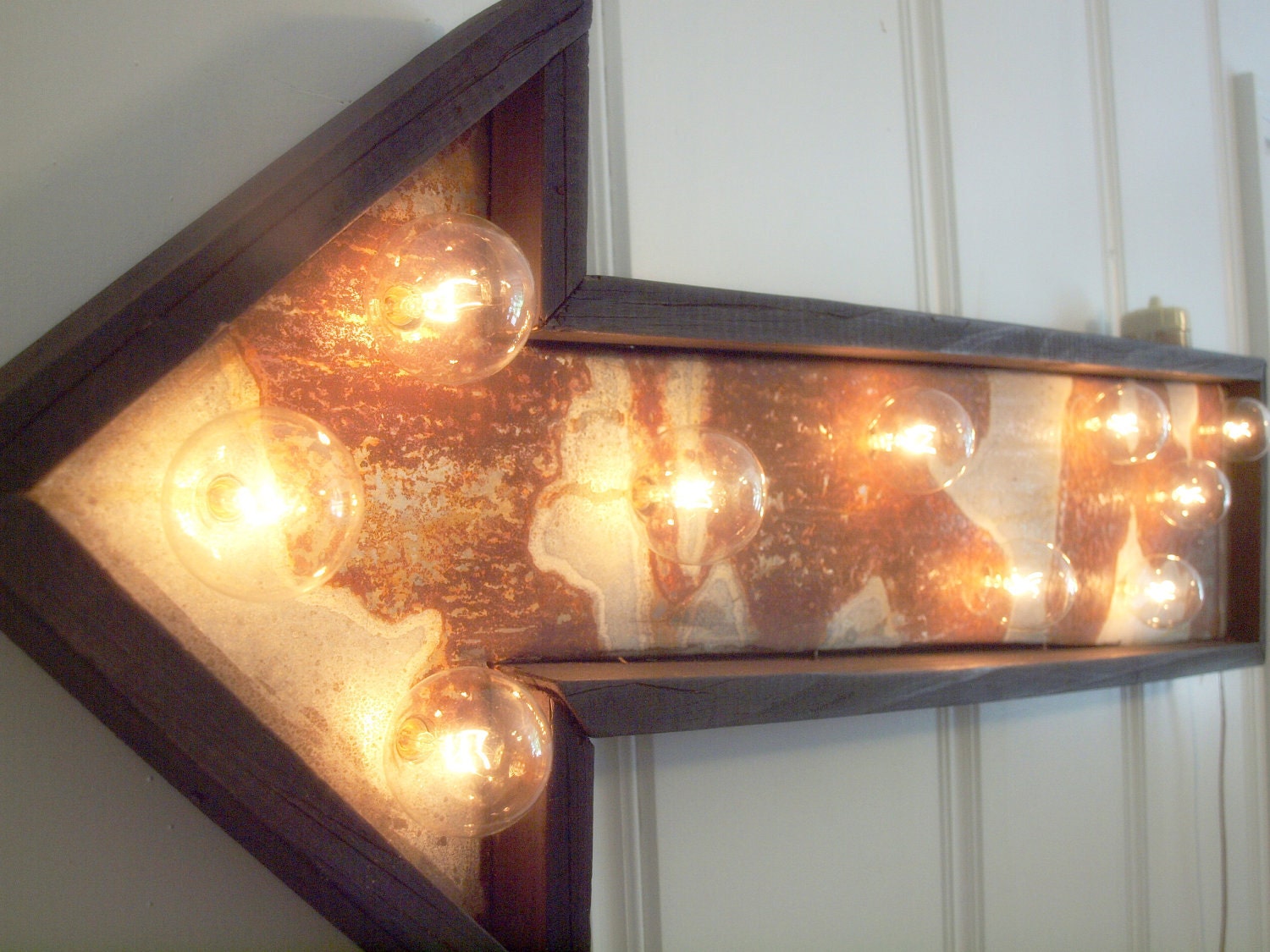 light fixture lamp metal sign hotel arrow dark wood & metal wedding handmade Industrial rust