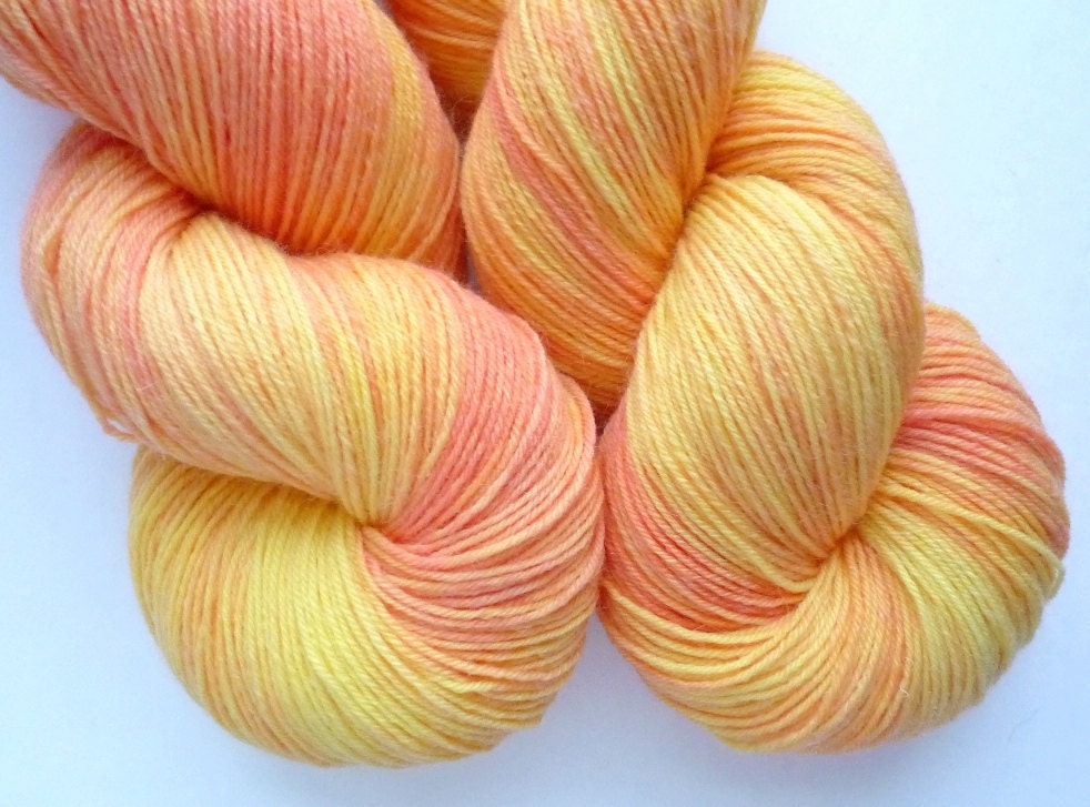 BFL Sock Yarn - Hand Dyed 75/25 BFL/Nylon Fingering Weight Yarn in Georgia Peach Colorway