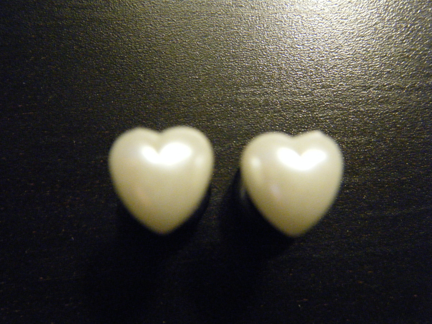4 Gauge Heart Pearl Plugs